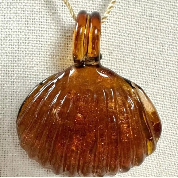 Free People Amber Glass Shell Pendant Necklace NWT Bohemian Beach Neutral Rare - Picture 3 of 5